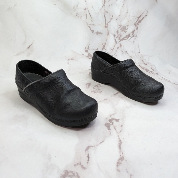 Sanita Clog Shoe Women US 6 EUR 37 Black Low Top Slip On Floral Tooled - Picture 6 of 11